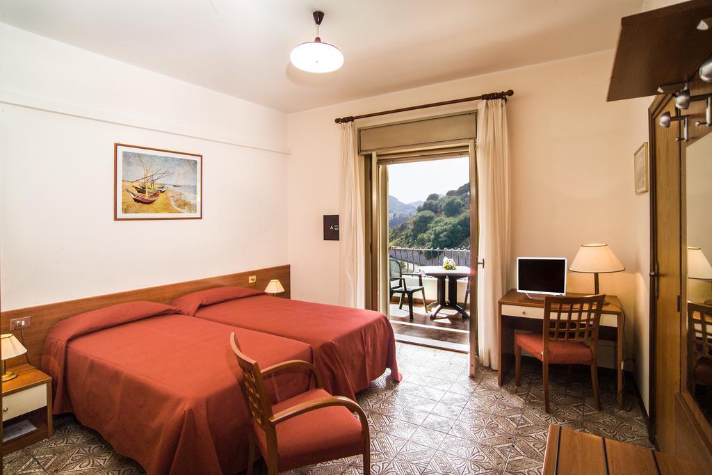 Hotel Delle Palme Letojanni Exterior photo